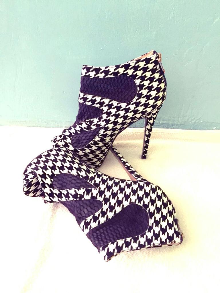 TravelKipruto's tweet photo. Fashion is important anywhere you go, and the real proof of an elegant personality is actually what is on your feet. https://t.co/WEXAJ3UQs3