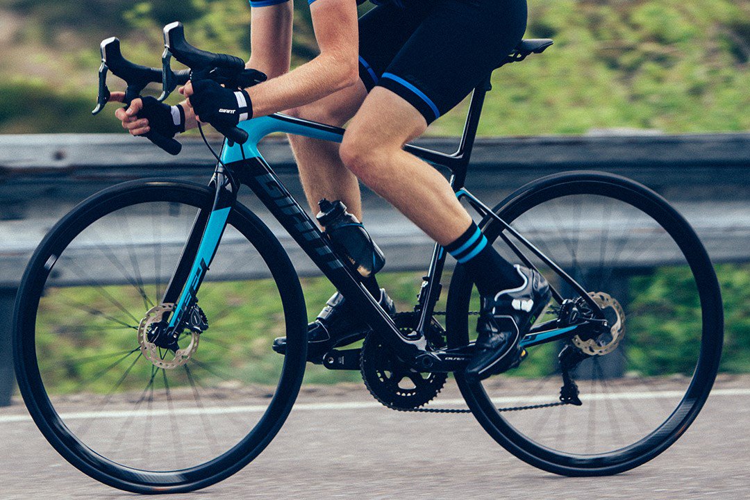There's plenty of benefits of going disc on your road bike. Have you joined the disc brake revolution? 🤔 ow.ly/DglX50gy7bg #RideGiant #DiscBrakes