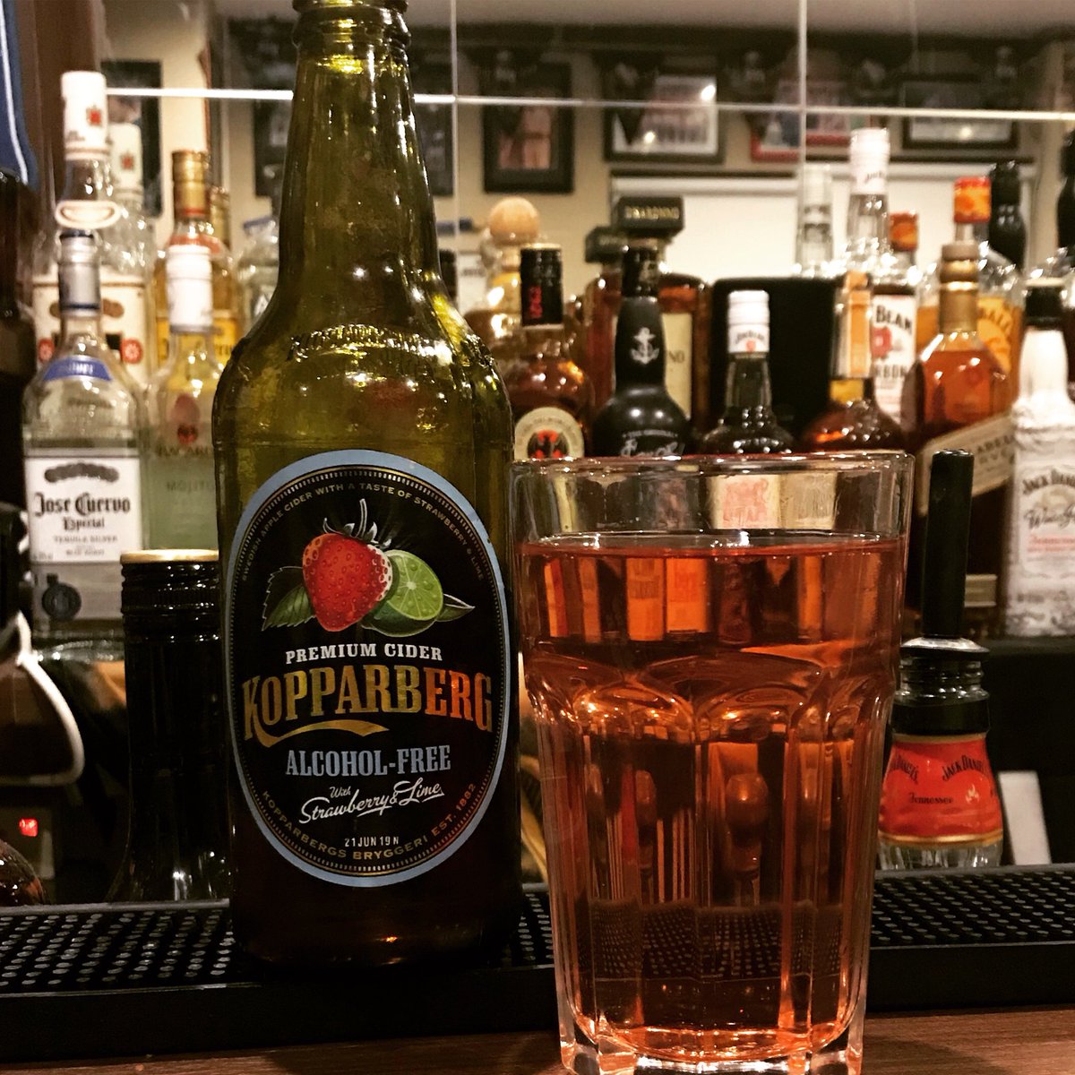 LiquorJunky's tweet photo. Good showing from @KopparbergUK Strawberry &amp; Lime Non Alcoholic Cider. #koppabergcider #koppaberg #koppabergstrawberryandlime #alcoholfree #nonalcoholic #cider #softcider @KopparbergIE https://t.co/A3OkPPYBAy