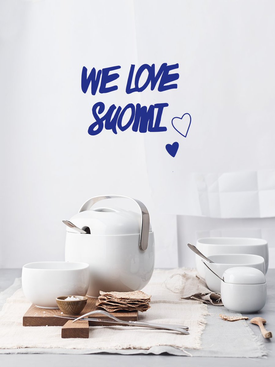 We love Suomi (Finnish Suomi = English Finland)! We love the country for auroras and architectural highlights, for Finnish sauna and design. And especially for the classic “Suomi“ by Timo Sarpaneva and the “Bag Vases“ by Tapio Wirkkala! #rosenthal #rosenthalsuomi
