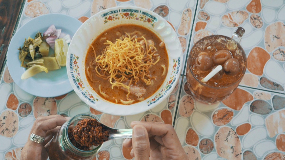 ChiangmaiUA's tweet photo. We take you out to local street food vendors and market those hidden for only insiders know"Taste of Chiangmai" Tour #bestguideever #localsknow #Chiangmai #Urbanadventures #BestDayEver #LinveIntrepid https://t.co/FXYa3ewGFN
