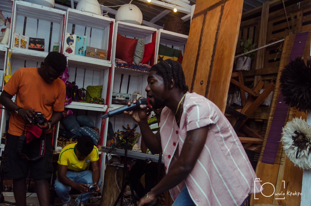 PureAkan's tweet photo. VIBEz 💡💡💡
Akan &amp; 50 Friends 
The Shop Accra 
#AkomaMuNsemsemTour2 https://t.co/am0BzlxiDJ