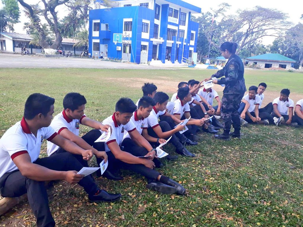 PNP1stKPmfc's tweet photo. IEC materials distribution re Anti-Insurgency/terrorism, anti-illegal drugs and crime prevention tips to the Tabuk City NHS grade 12 students.
#PNPPatrolPlan2030
#Enhancecommunityawareness
@PNPKalinga @PNPCordillera @PCRTABUK @rwinp88 https://t.co/Klsxa7wXNd