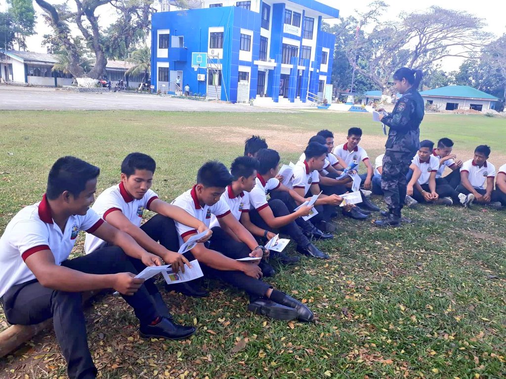 PNP1stKPmfc's tweet photo. IEC materials distribution re Anti-Insurgency/terrorism, anti-illegal drugs and crime prevention tips to the Tabuk City NHS grade 12 students.
#PNPPatrolPlan2030
#Enhancecommunityawareness
@PNPKalinga @PNPCordillera @PCRTABUK @rwinp88 https://t.co/Klsxa7wXNd