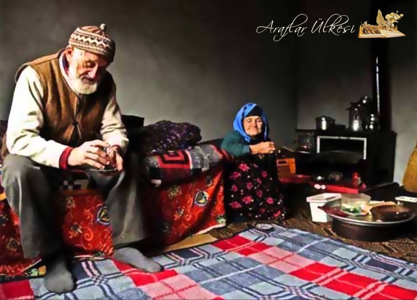 " Biliyorum yaklaşıyoruz her an. 
Biliyorum oruçlu doğar insan, 
ölümün iftar sofrasına... "