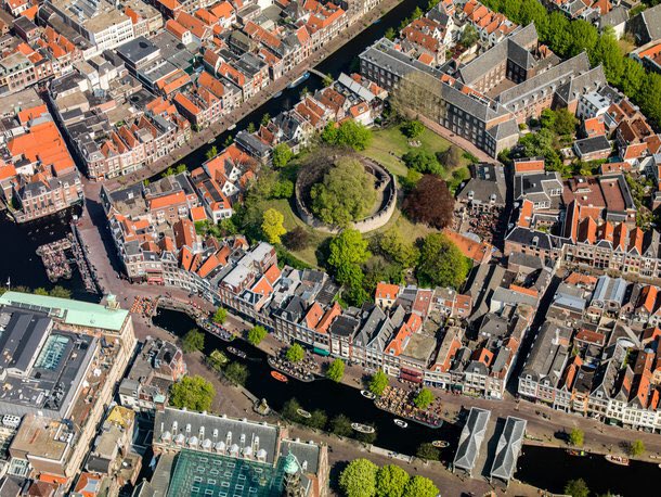 RobertStrijk's tweet photo. Vind jij ook dat Leiden de mooiste historische stad van Nederland is? Leiden is genomineerd voor de BNG Bank Erfgoedprijs 2018. Dit is de nationale prijs voor de gemeente met het beste erfgoedbeleid. Je kunt ook stemmen voor de publieksprijs via https://t.co/OljMnnXmZ7 https://t.co/wQ8sDkR4NS