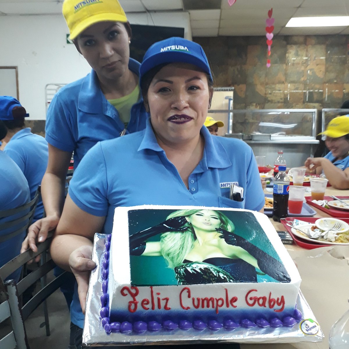 @GloriaTrevi mira mi pastel me encanto, te amo hermosa😍😍 @SergioDelAguila @amigosdegloria  besos 😘😘