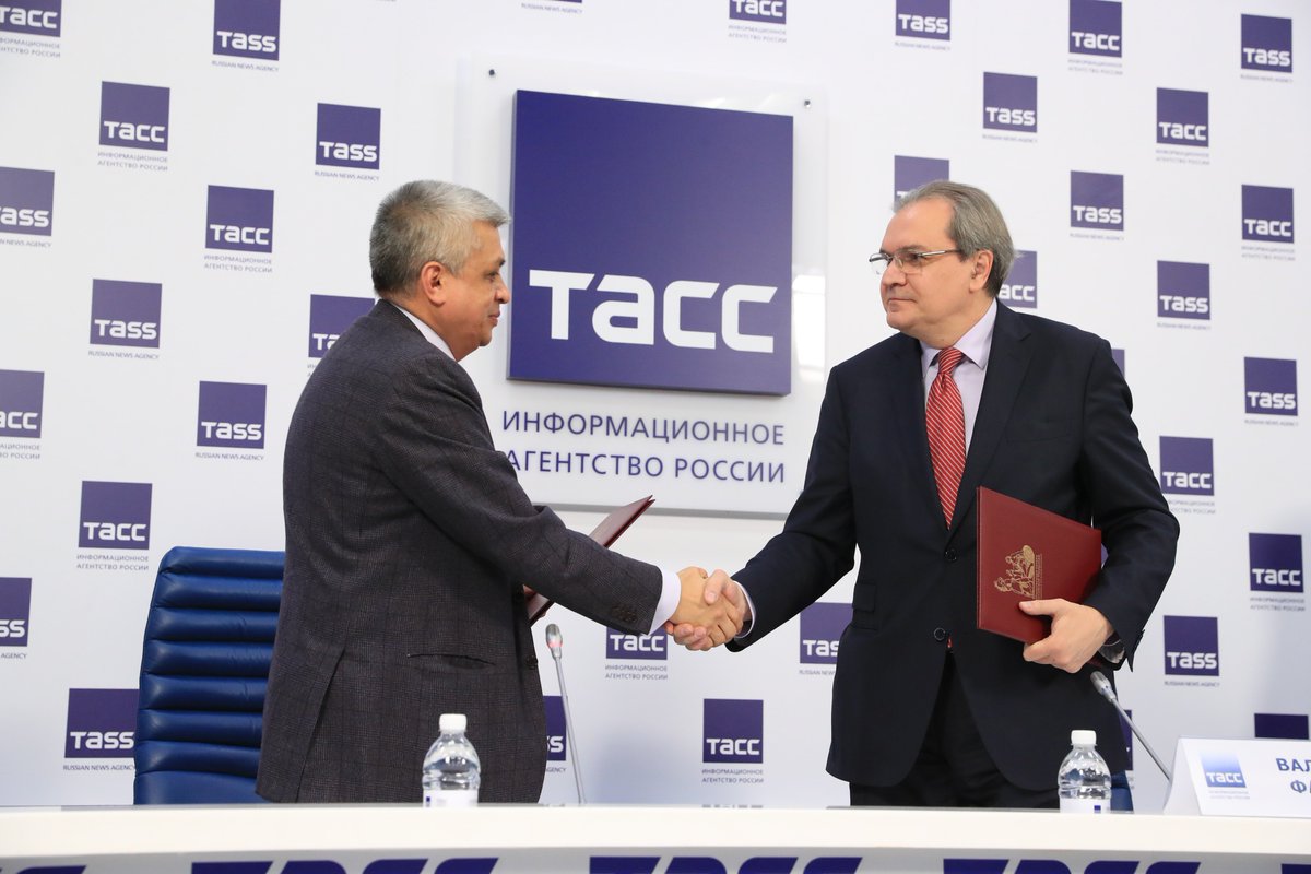 «Сегодня мы подписываем соглашения по подготовке общественных наблюдателей с организациями всероссийского масштаба, которые имеют свои представительства в большинстве регионов России».

Валерий Фадеев и Максим Григорьев провели пресс-конференцию в ТАСС oprf.ru/press/news/201…