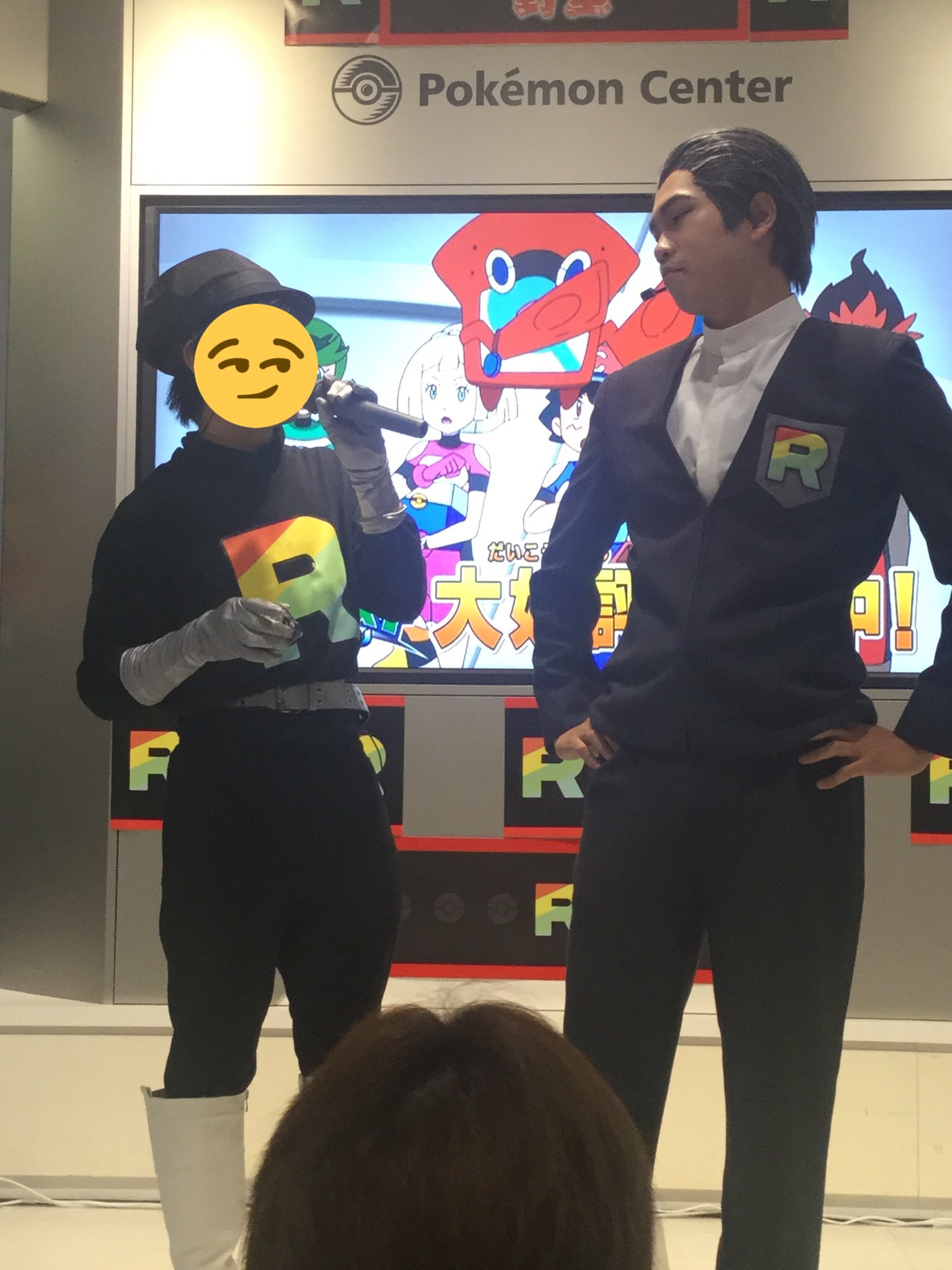 たこやき この呼び鈴押したらしたっぱが物凄く面白い格好で登場してくれます という無茶振りによって物凄く面白い格好で登場する羽目になったしたっぱと それを生暖かい眼差しで見つめるサカキ様 ヨコハマ Rr団の野望 T Co Igxqfz07xy たこやき この呼び鈴押したらしたっぱが物凄く面白い格好で登場してくれます という無茶振りによって物凄く面白い格好で登場する羽目になったしたっぱと それを生暖かい眼差しで見つめるサカキ様 ヨコハマ Rr団の野望 T Co Igxqfz07xy