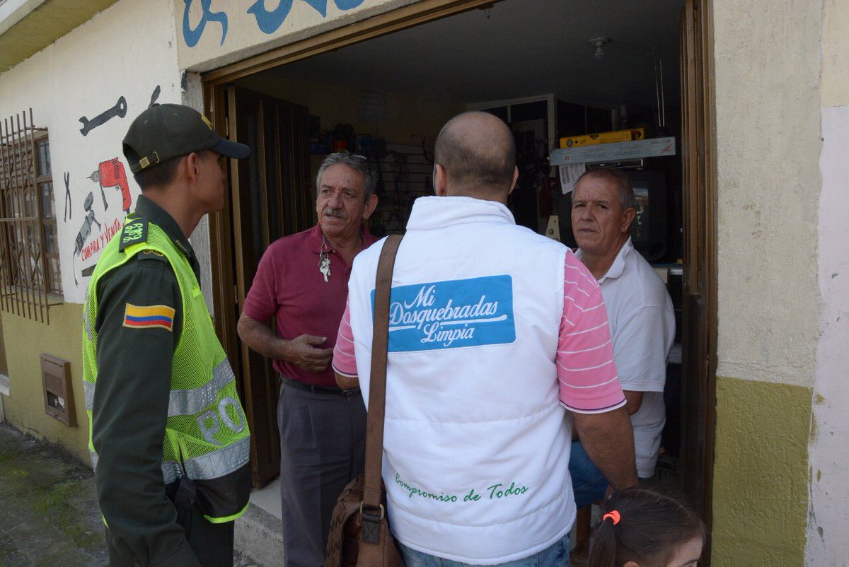 A través de la campaña Mi Dosquebradas Limpia, Serviciudad pretende recuperar espacios para la convivencia ciudadana. Esta vez inició un recorrido puerta a puerta y en el parque principal del barrio San Fernando de Dosquebradas.