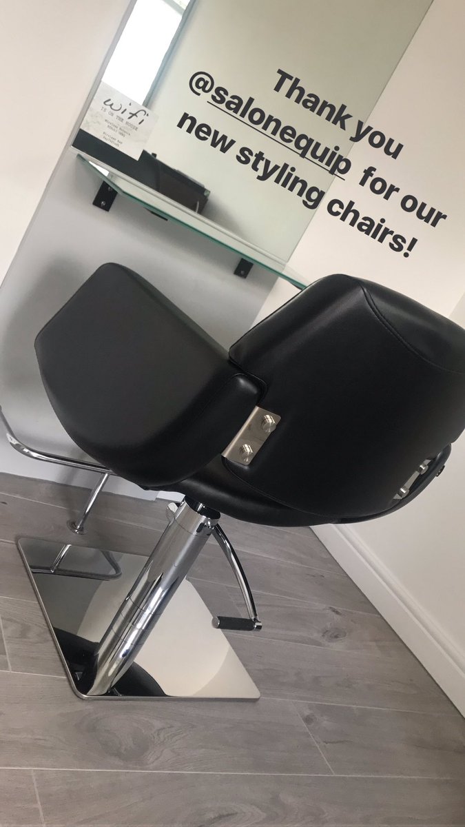 ClaireExclusive's tweet photo. Whoop there here ✨🙌🏽 @salonequip  #new #stylingchairs #black #exclusivehair #westyorkshire #huddersfied https://t.co/3EUb0RKrK5