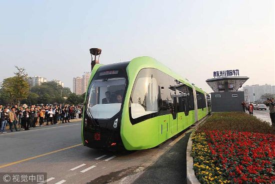 caminscat's tweet image. The world’s first self-driving #railbus is taking its inaugural journey in China without tracks bit.ly/2CzdfyN via @_SmartMobility  #transport
