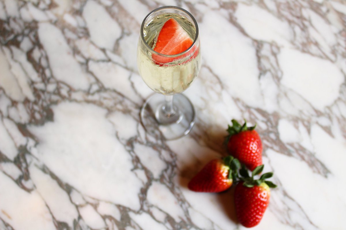 Planning a birthday meal? Let us know! Complimentary Prosecco to anyone who chooses to celebrate their special day with us ❤️🍾 
.
.
.
#muse #museuppermill #birthdaycelebration #prosecco #timetoparty #birthdayfun #uppermill #saddleworth