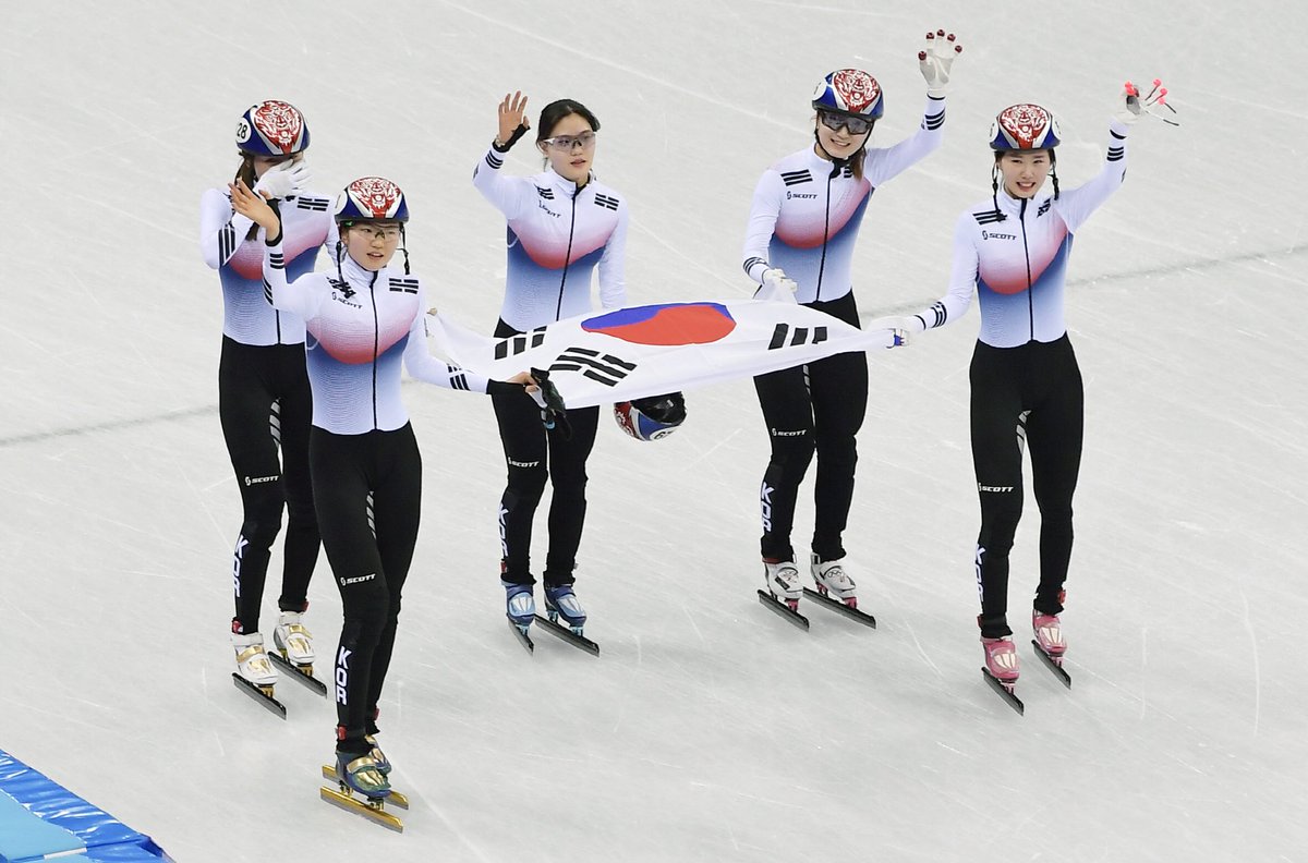 SBSolympics's tweet photo. #쇼트트랙 여자 3000m 계주 🥇그 생생한 현장! 고화질 스틸컷 보면서 다시 한번 벅찬 감동 😭 태극기를 든 대한민국 🇰🇷 
#심석희 #최민정 #김예진 #김아랑 #이유빈 선수 자랑스럽습니다~ #SBS올림픽 #다시뜨겁게 #SBS #올림픽채널 #평창올림픽 #2018평창 #올림픽 #Olympics #PyeongChang2018 https://t.co/sdTpN31TyM