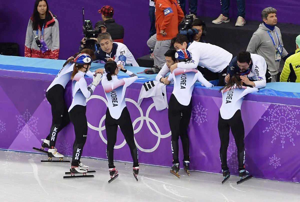 SBSolympics's tweet photo. #쇼트트랙 여자 3000m 계주 🥇그 생생한 현장! 고화질 스틸컷 보면서 다시 한번 벅찬 감동 😭 태극기를 든 대한민국 🇰🇷 
#심석희 #최민정 #김예진 #김아랑 #이유빈 선수 자랑스럽습니다~ #SBS올림픽 #다시뜨겁게 #SBS #올림픽채널 #평창올림픽 #2018평창 #올림픽 #Olympics #PyeongChang2018 https://t.co/sdTpN31TyM