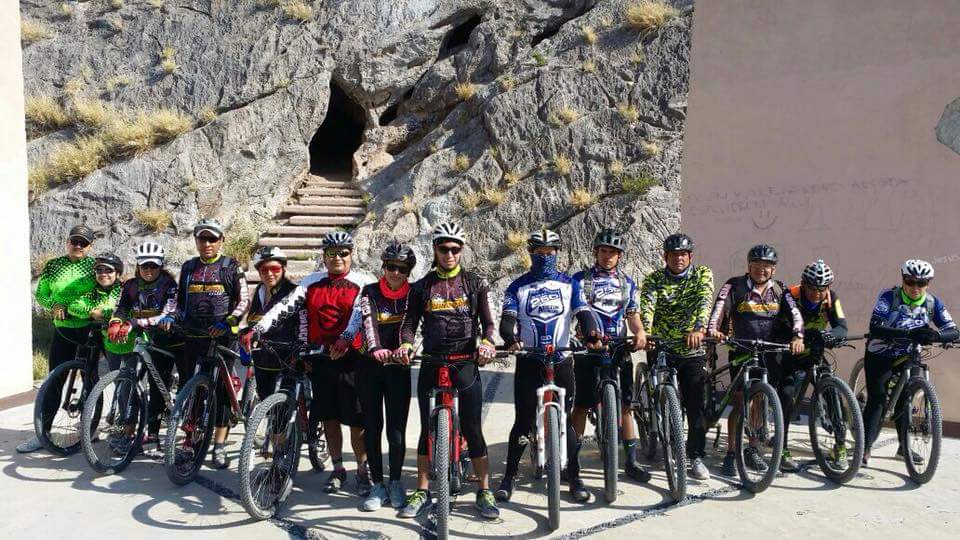 ComanchesMTBMx's tweet photo. The best  team! @ComanchesMTBMx 
Haciendo lo que más nos gusta!
#menoscabesamascorazon https://t.co/jxECyfJacZ