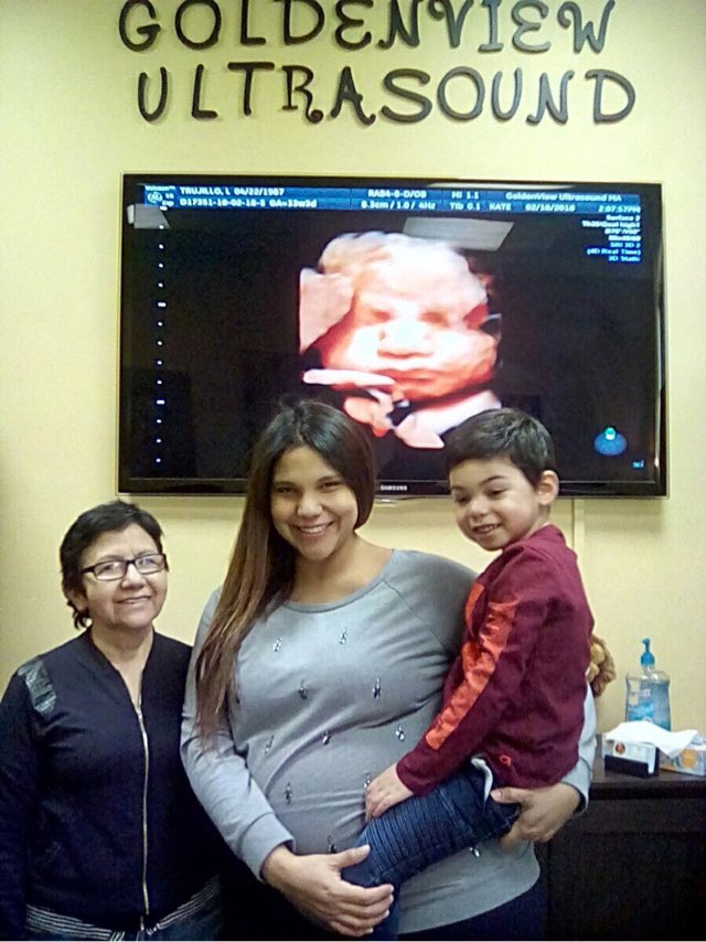 3d4dUltrasound's tweet photo. 3 generations celebrating new life at #goldenviewultrasound #3dbaby https://t.co/laKSxUROXh