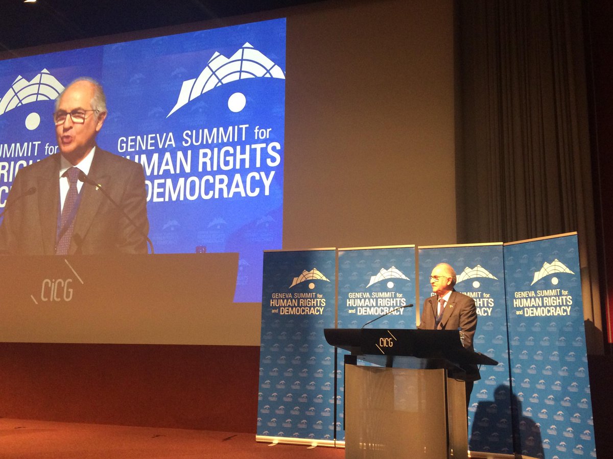 GenevaSummit's tweet image. "I will not feel free until @leopoldolopez and all others in Venezuela are free too."
— Antonio Ledezma @alcaldeledezma, exiled mayor of Caracas, opposition leader &amp;amp; recently escaped political prisoner speaks at the #GenevaSummit. #GS18.