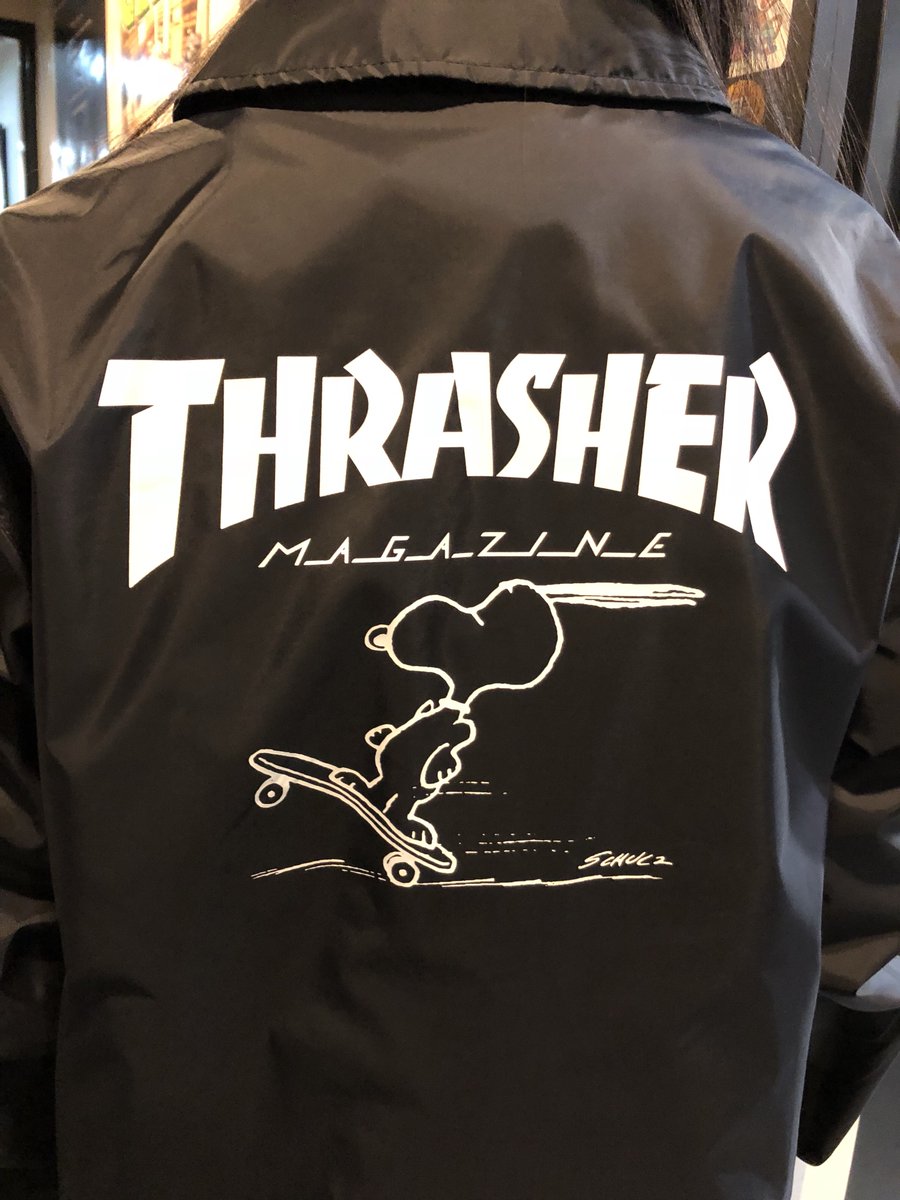Osaka Warp 新作 Thrasher スラッシャー とピーナッツコラボのコーチジャケット 今から大活躍のアイテム ばんざーい 前と後ろにスヌーピー めちゃくちゃ良い コラボアイテムこれはゲットするしか 白もまたお洒落ですよ 自社 T