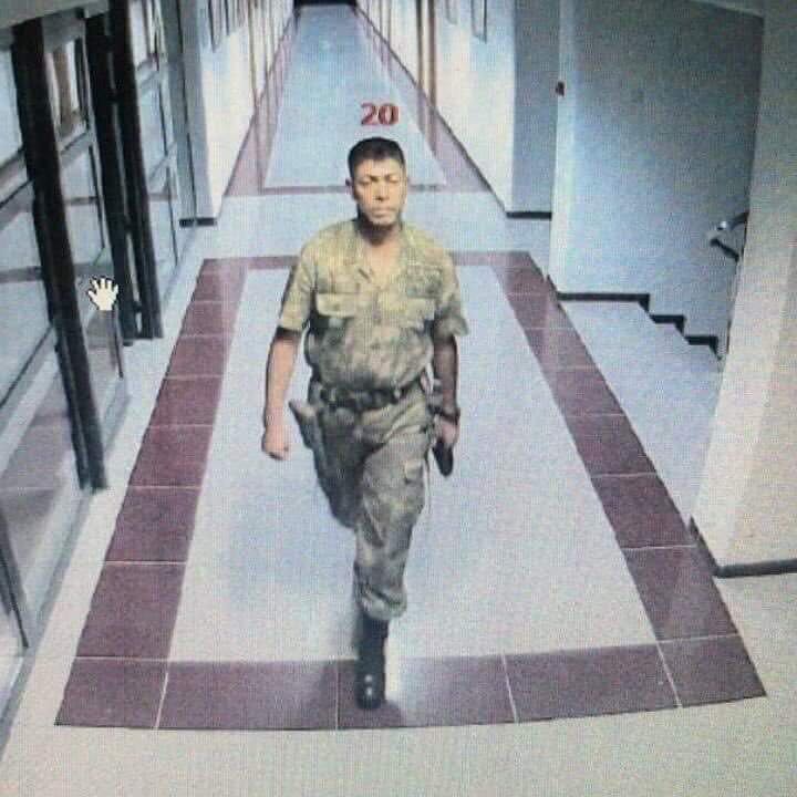 MMazlumcel's tweet image. Ey Hamza! Uhud&apos;u her anışımızda kaç mü&apos;min girmek ister mızrakla senin arana? 
Kaç mü&apos;min keşke ben öleydim, keşke mızrak benim sineme saplansaydı der? 
Ama Şehidlerin Seyyidi sensin! 
Şehidlerin Efendisi sensin! 
Uhud&apos;da şehidler var... 
Şehidlerin Seyyidi Hamza var Uhud&apos;da!