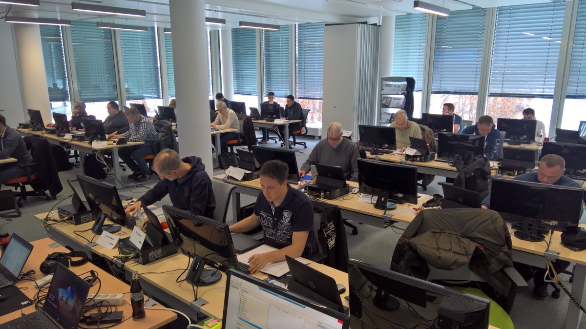 mikael_nystrom's tweet image. Geek Week in Munich,Germany Day 2, building ref images, next step, #ImageFactory #TrueSec #Comparex @LofgrenPeter @mikael_nystrom