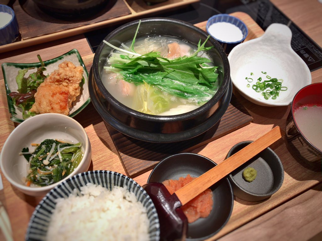 O Xrhsths エビジョイ 海老名情報サイト Sto Twitter 海老名フォト 駅間 Vina Gardens Terrace ビナガーデンズ テラス 4階にある水炊き もつ鍋 鳥料理のお店 博多華味鳥 で水炊き小鍋のランチ おかわりできる自家製明太子とご飯で ついつい食べ過ぎちゃい