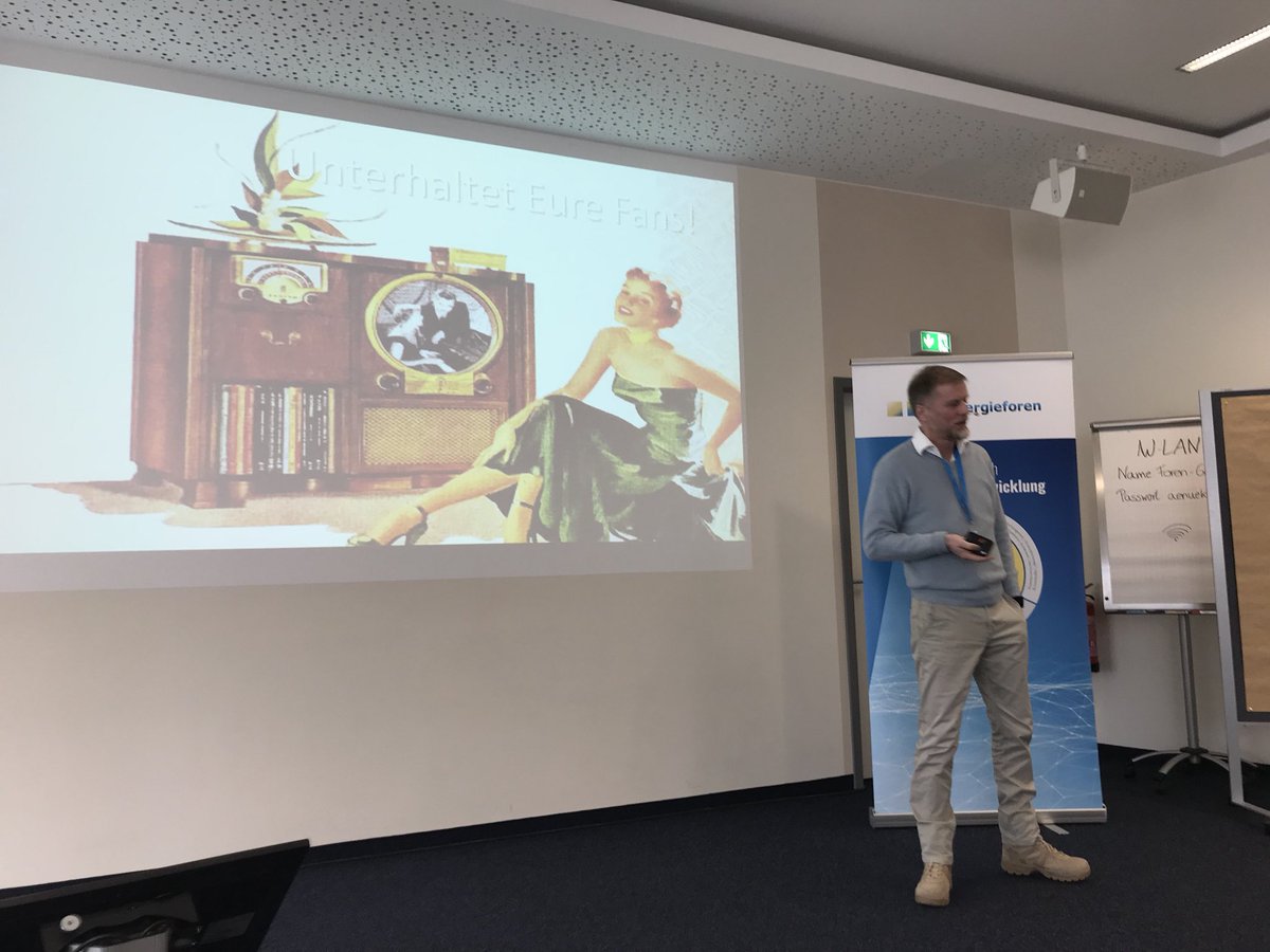 raphaelnoack's tweet photo. #somefl Mehr #social in #socialmedia wagen meint Rainer #stenzenberger von #ein https://t.co/vOHOLxD7tu