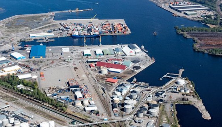VesselFinder's tweet photo. Kalmar to support Yilport maintain all its terminal operations in Sweden with Kalmar Care
https://t.co/vGQvNUY19k #Kalmar #Cargotec #YilportHolding #Sweden #CargoTerminals https://t.co/0YzPWWQJkg
