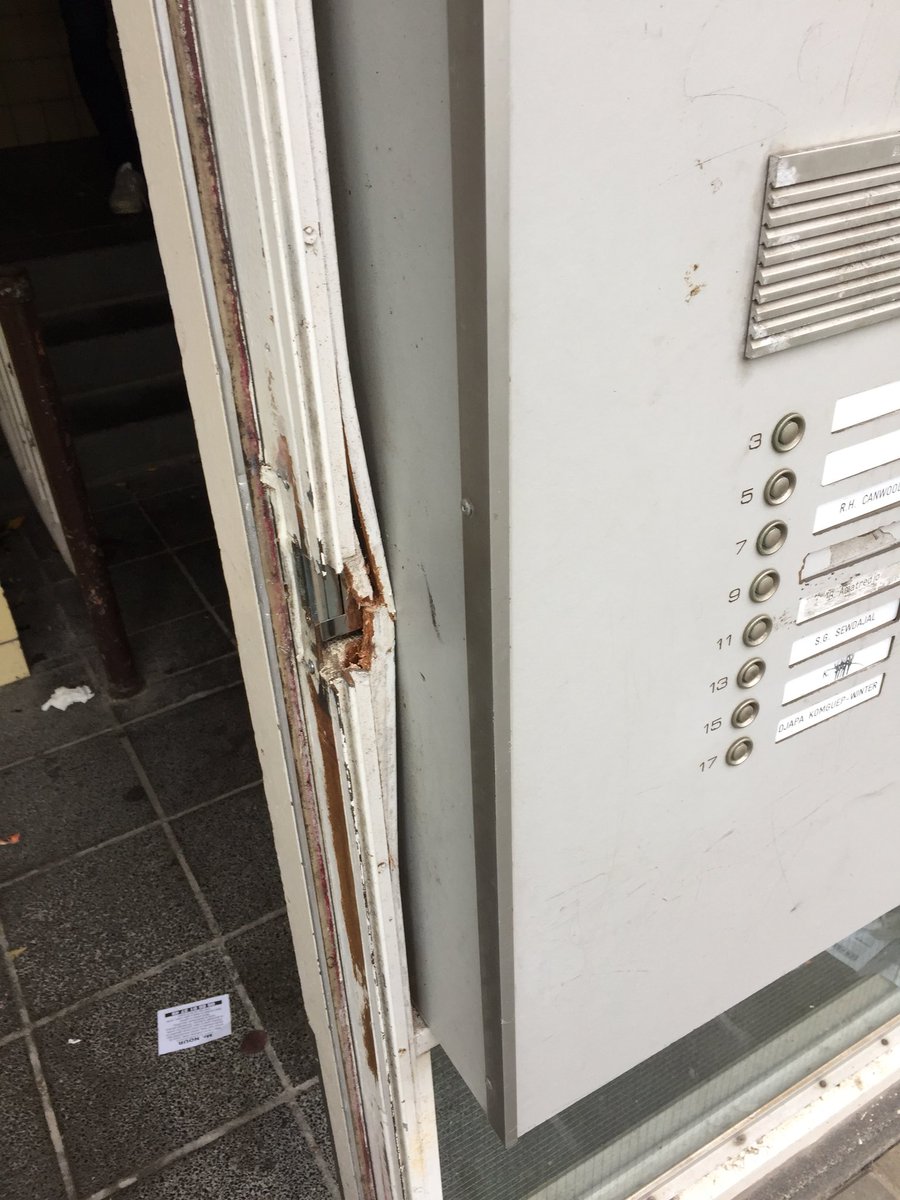 Rondje huisbezoeken oa vervuiling &amp; vernieling portiek Rechterenstraat