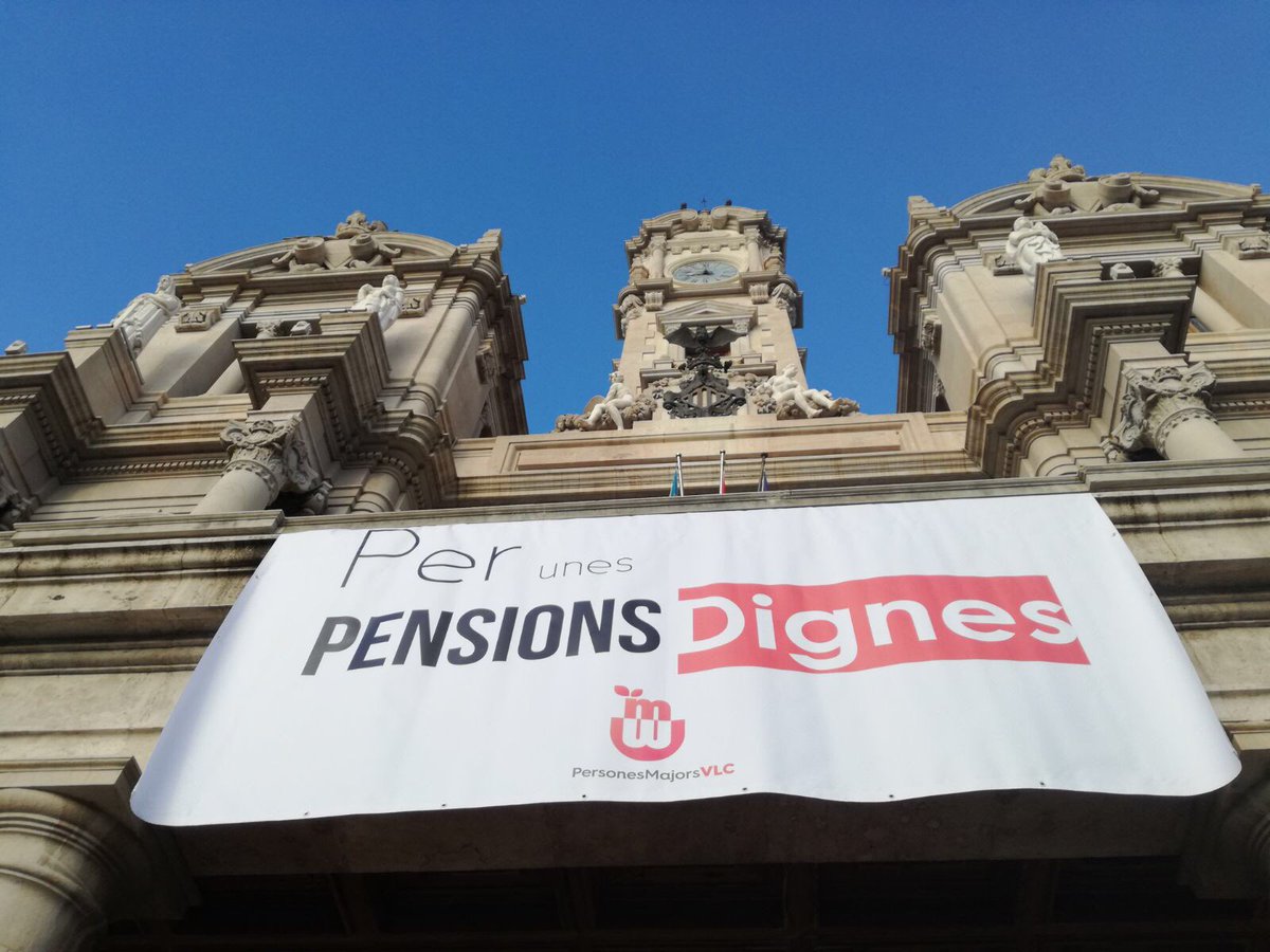 joanribo's tweet photo. 👵👴💰 El Gobierno está laminando el Sistema Público de Pensiones al aplicar un expolio permanente a la Hucha de las Pensiones. Desde los gobiernos progresistas lo tenemos claro: lucharemos por el poder adquisitivo de las pensiones. #GovernsAmbCompromís #GovernsAmbElsMajors https://t.co/9zhlODST9w