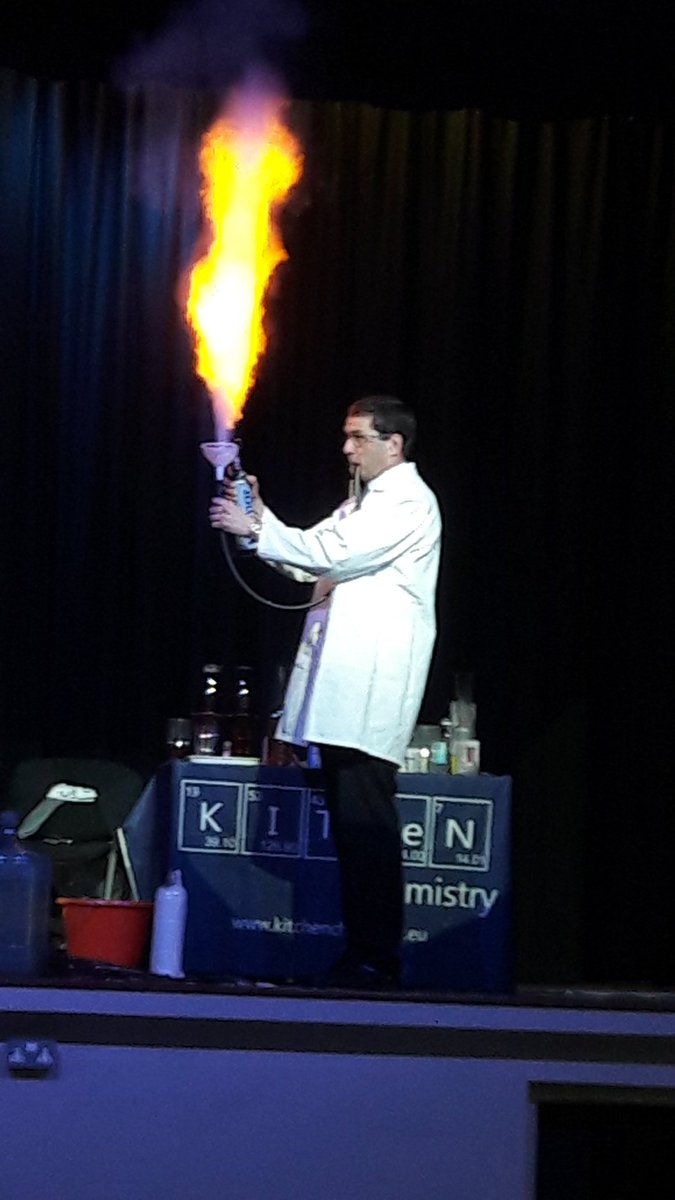 Day 2 of Kitchen Chemistry, with a welcome to Corton Primary School and St Margarets Primary Academy who are joining our students for the first session <a href="/OrmistonDenes/">OrmistonDenesAcademy</a> @ODAScience <a href="/uniofeastanglia/">UEA</a> @CortonPrimary <a href="/StMargaretsR2/">St Margaret's</a>