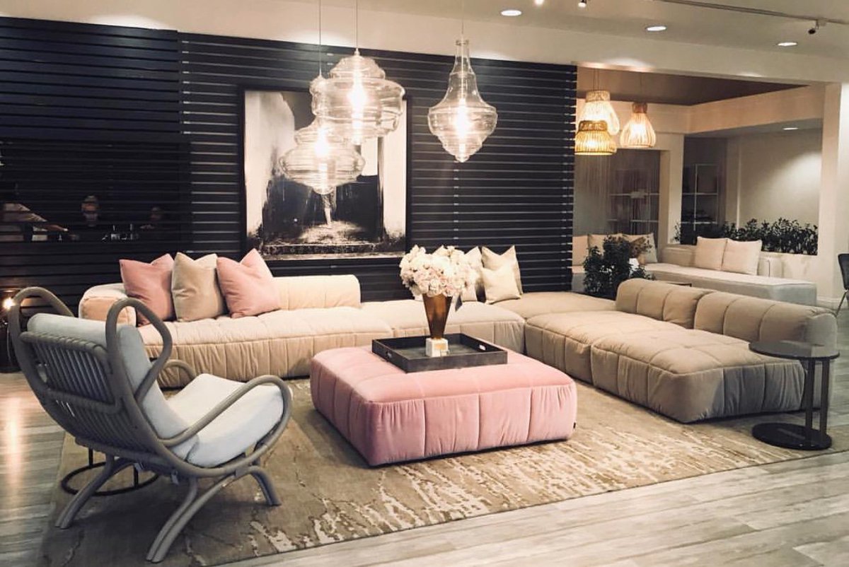 #arflex #strips #sofa #ciniboeri #theoriginaldesign #50yearanniversary #thank @nichebeverly #showroom #beverlyhills #losangeles #statiuniti #interiordesign #luxurydesign #photooftheday #interiorinspiration #madeinitaly #archilover #staytuned arflex.com