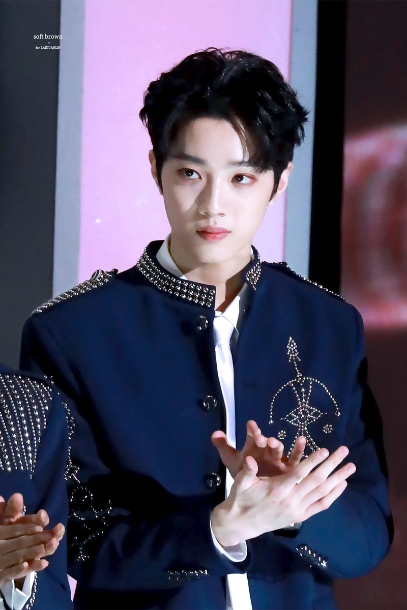wanna one pics tweet media