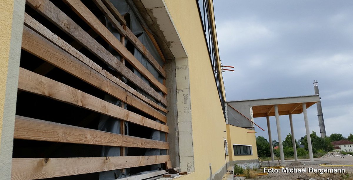 MiBergemann's tweet photo. #SchrottBaustelle #BlütenTherme immer noch nicht fertig // #BlütenStadt #Werder will vielleicht im April 2018 bekanntgeben wie es mit dem Millionengrab weitergeht // @maz_online #Brandenburg berichtet // https://t.co/gG7F5vKtJ2 // #BER #BER2 https://t.co/1Wyhpt1A0R