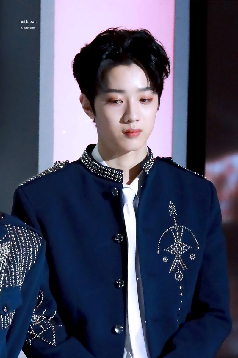 wanna one pics tweet media