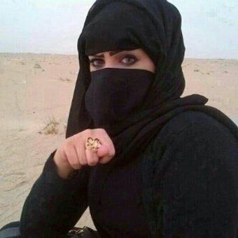 fefegay69569's tweet photo. زوجتي وفاء بصراحة حلوووه .. أنا فروسة زوجها احب الرجال يطالعو بجسمة و عبايتها المخصرة اي فحل يحب يمتعها تعال خاص انا و وفاء عريانين https://t.co/lgBrD1dKIi