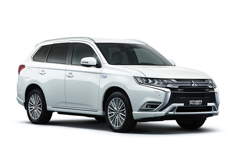 car_watch's tweet photo. 三菱自動車、ジュネーブショーで「アウトランダーPHEV」の2019年モデルを世界初披露 https://t.co/2KPeP5s5JL #三菱自動車 #アウトランダーPHEV #eEVOLUTIONCONCEPT https://t.co/B6sg09S6gm