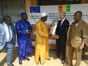 konate_dr's tweet photo. Remise ce vendredi 16 février d’un important lot de matériel informatique au Ministère de la santé à travers la PCG par la Délégation de l’UE et l’Agence Française de développement (AFD) à travers le Projet d Appui à la Santé (PASA). Ce don est d’une valeur de 114 182 Euros. https://t.co/y2e1CrWs5h