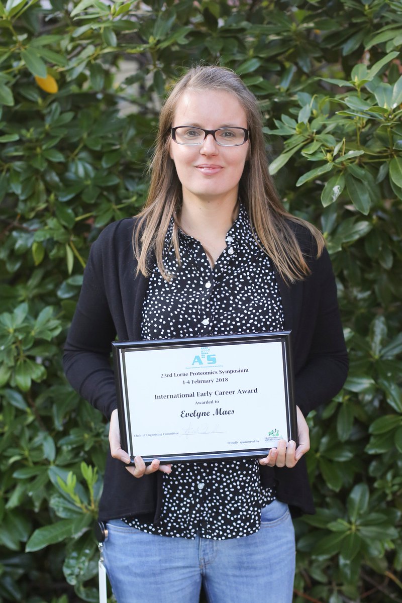 Former VITO #PhD student & #PostDoc Evelyne Maes, who worked at our #Sustainable #Health unit doing research on #proteomics & #biomarkers for the early detection of #cancer, received the International #EarlyCareerAward from the Australasian Proteomics Society (APS) 💪