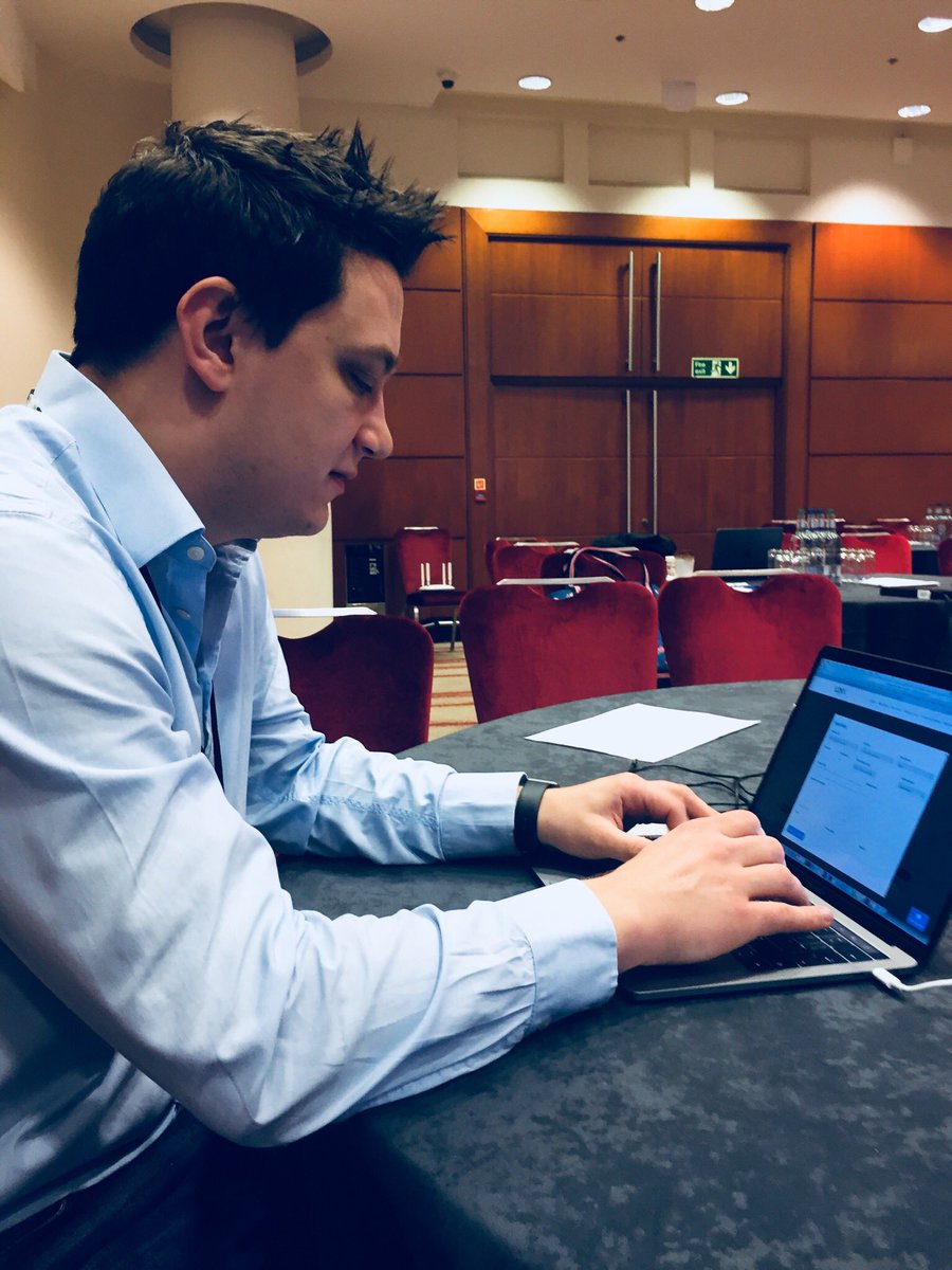 LINX_Network's tweet photo. #LINX100 day 2 getting off to a great start with @Commsworld placing their order for a 10G port at our regional exchange #IXCardiff 
#membershipmatters #growth #IXP https://t.co/WQOmvbB3u0