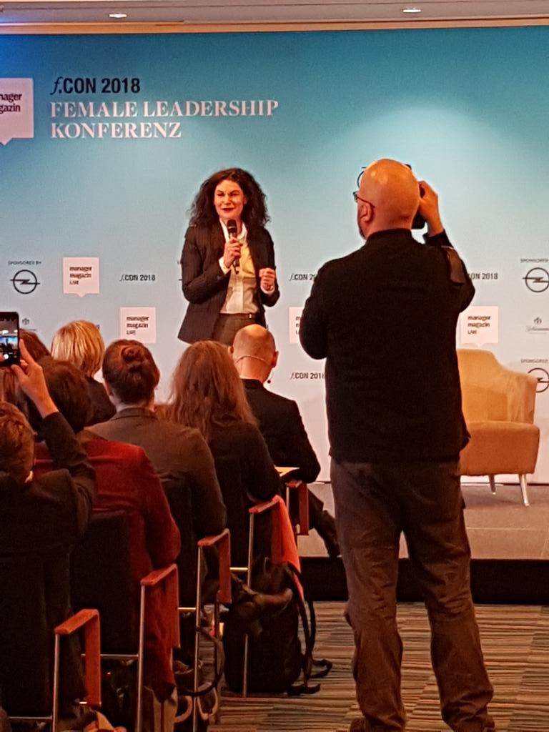 "Wir fragen uns immer noch zu häufig: sind wir schon so weit?" Douglas-CEO Tina Müller auf der #fcon2018