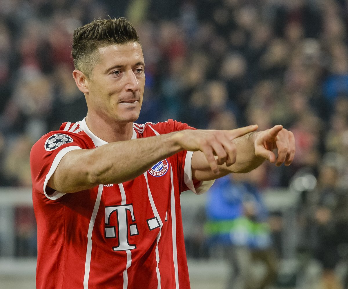DeadlineDayLive's tweet photo. Bayern Munich forward Robert Lewandowski has confirmed he is aware of Real Madrid's interest in signing him this summer. (Source: Daily Express) https://t.co/m1fzMerDPM