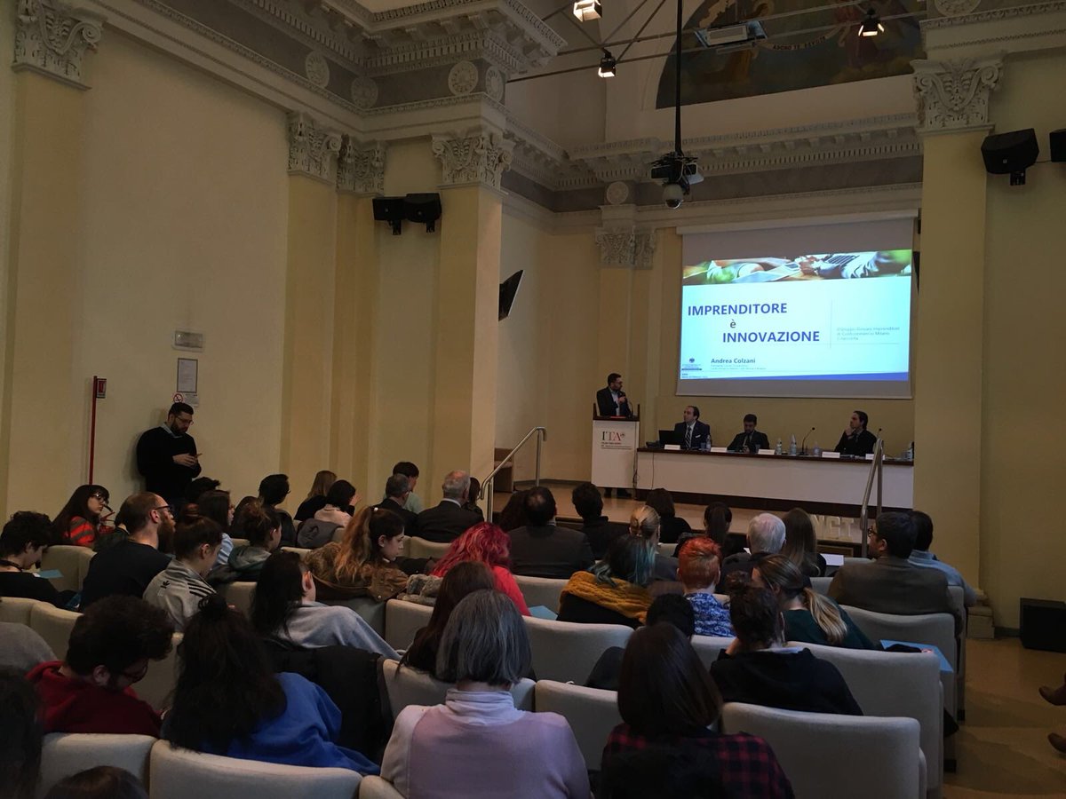 giovaniconfcoMI's tweet photo. @andreacolzani: il #terziario di mercato è giovane. È il primo settore d’ingresso per i #giovani che si mettono in proprio. È il settore della vita quotidiana dei luoghi, delle città. L’#innovazione deve avere un linguaggio pop, accessibile, quotidiano. @angi_tech https://t.co/WWl5pmqN4v