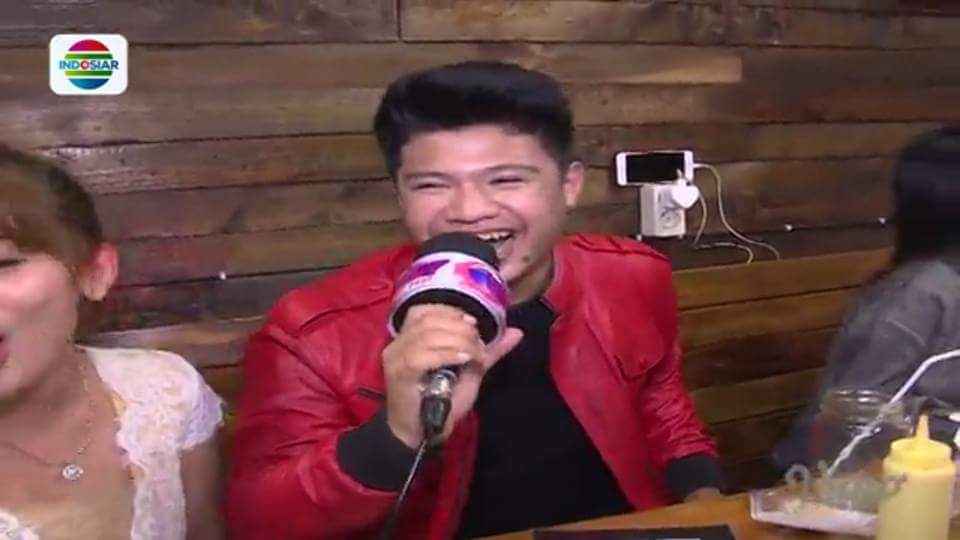 Teguholic_Smd's tweet photo. Cieeeeh @Da4_Teguh15 @DA3_Rani 🙄😍❤ #kamirinduteguh https://t.co/BRvsxIUHtr