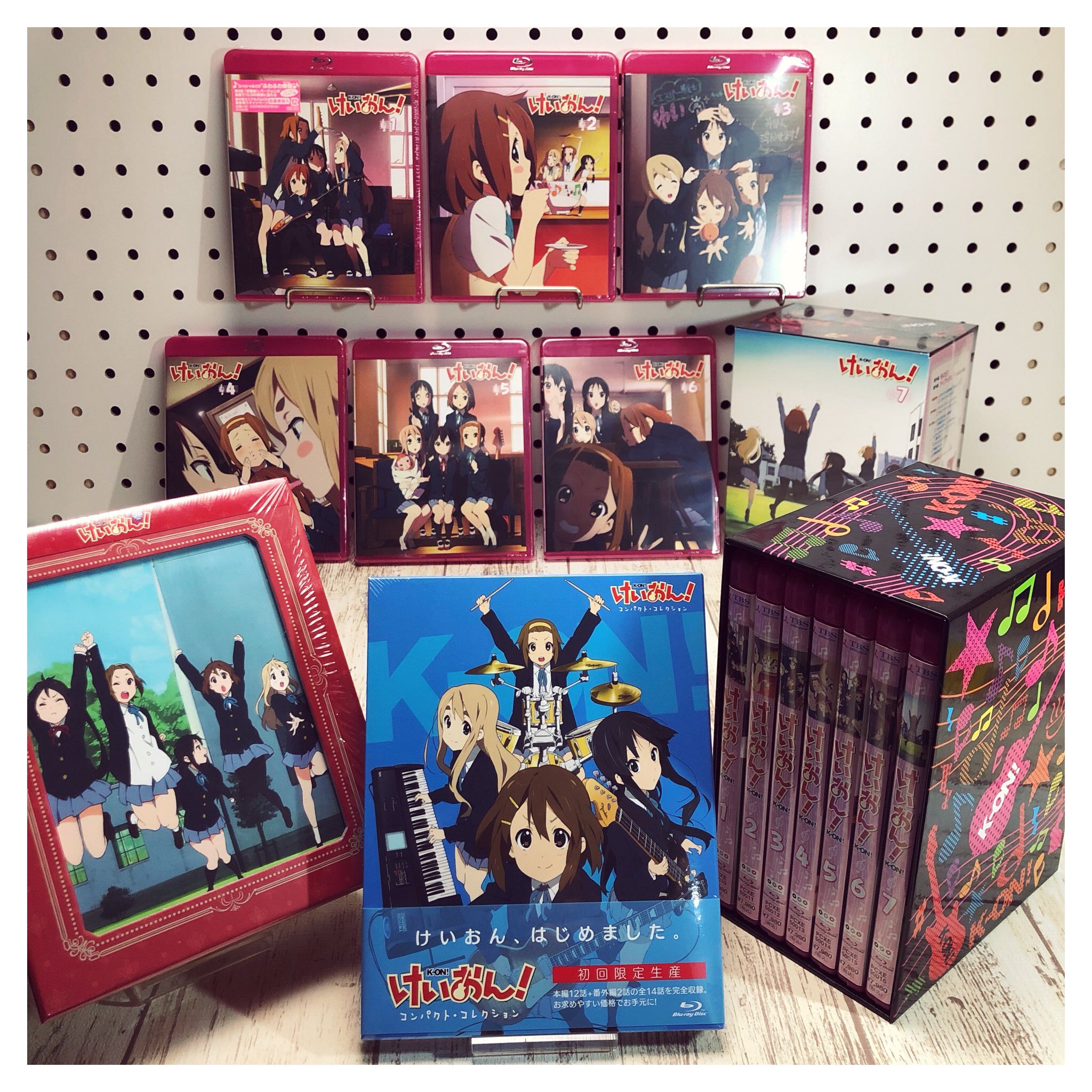 ぱんそる Twitterren けいおん コンパクト コレクションblu Ray を買ってしまいました どんどんコンパクトになっていきますねー とうとうディスク2枚です けいおん 京都アニメーション 京アニ かきふらい 4コマ漫画 Anime アニメ