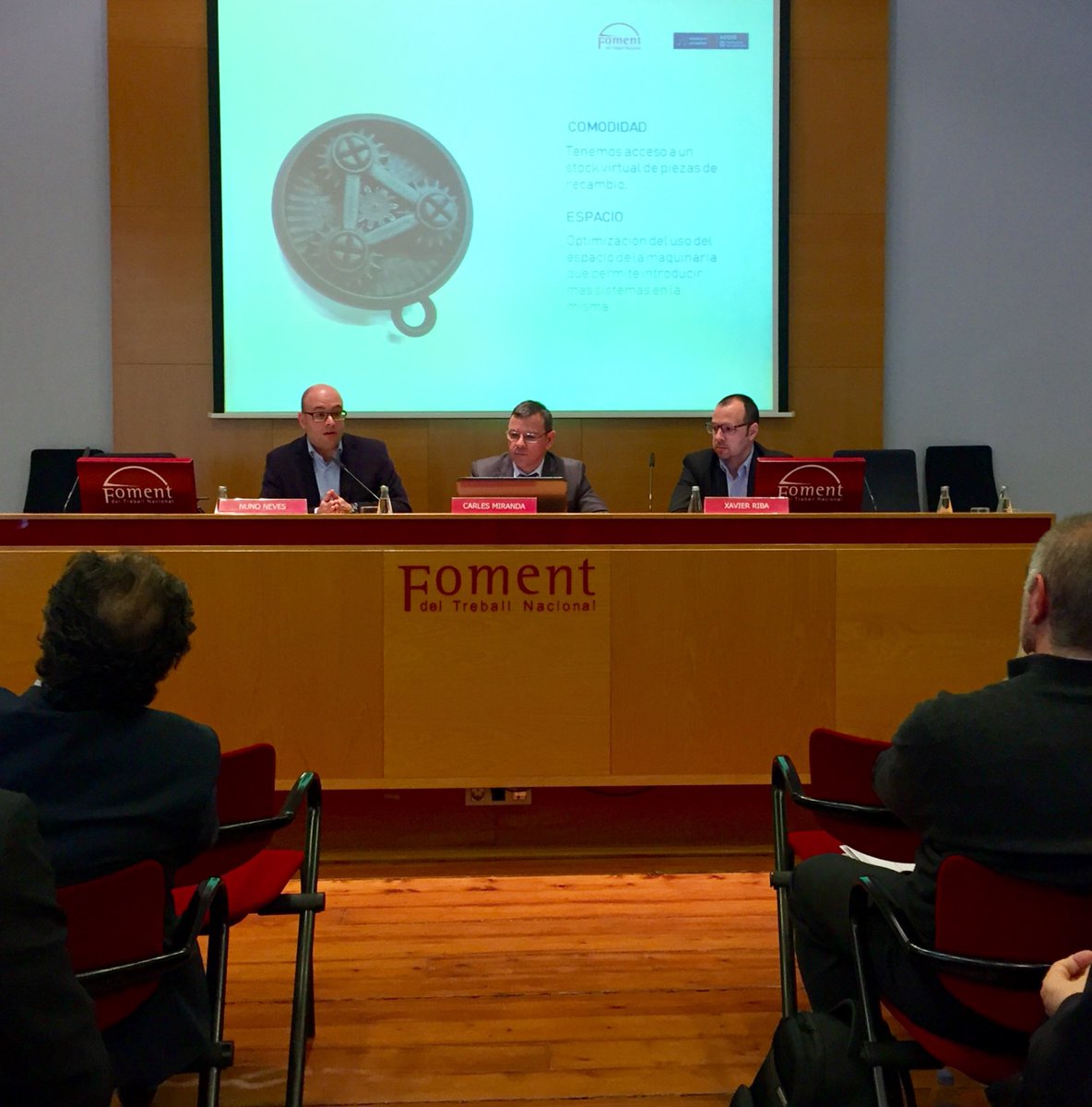icompetitiva's tweet photo. Es presenten dues de les tecnologies possibles de l’#Industria40: la #maquinària3D amb @FICEPs3 i l’aplicació industrial de la #realitataugmentada amb @InnovaeAR @FomentTreball https://t.co/3uEAaOTaUu