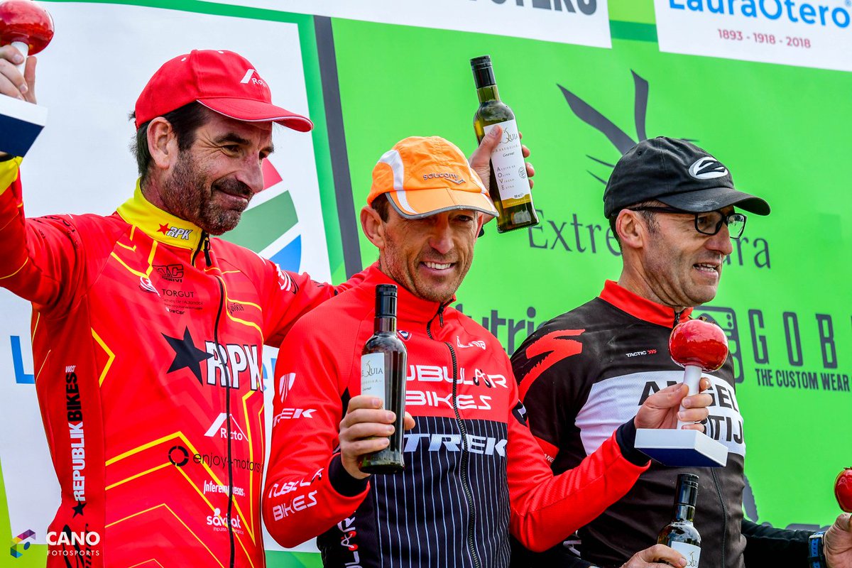 Ciberperfil's tweet photo. 📣El Team #RepublikBikes, patrocinado por Interempresas / #Saviat, empieza la temporada en el podio https://t.co/QiYvXglRY4 👏#RPK #xcum #Ultramaraton #titandelosrios https://t.co/iaJWUdWJEN