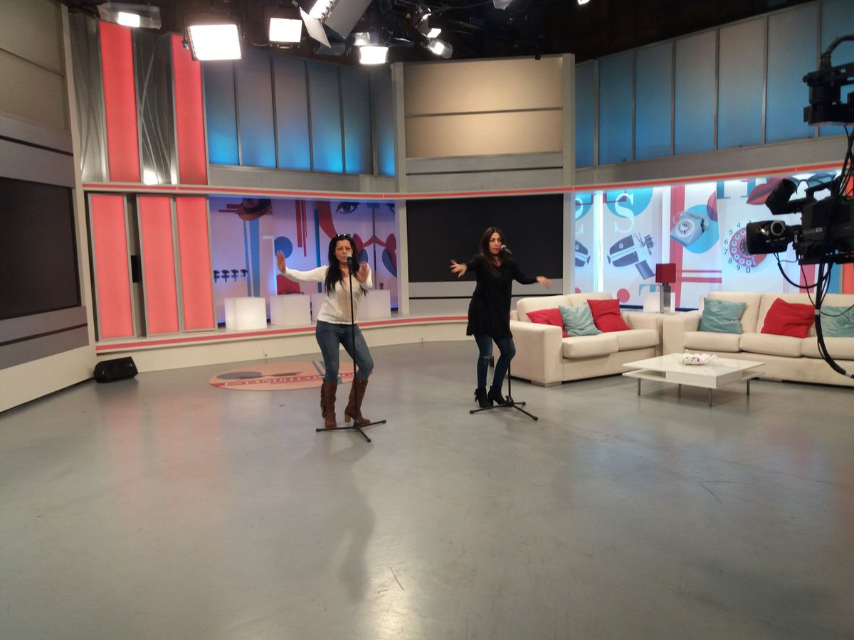 Ya estamos probando el plató de <a href="/Estando_Contigo/">Estando Contigo</a> de <a href="/CMM_es/">Castilla-La Mancha Media</a> 
Nos vemos a partir de las 12:15 horas...

Recuerda que, puedes vernos en directo a través de este link; 
cmmedia.es/en-directo/tv/