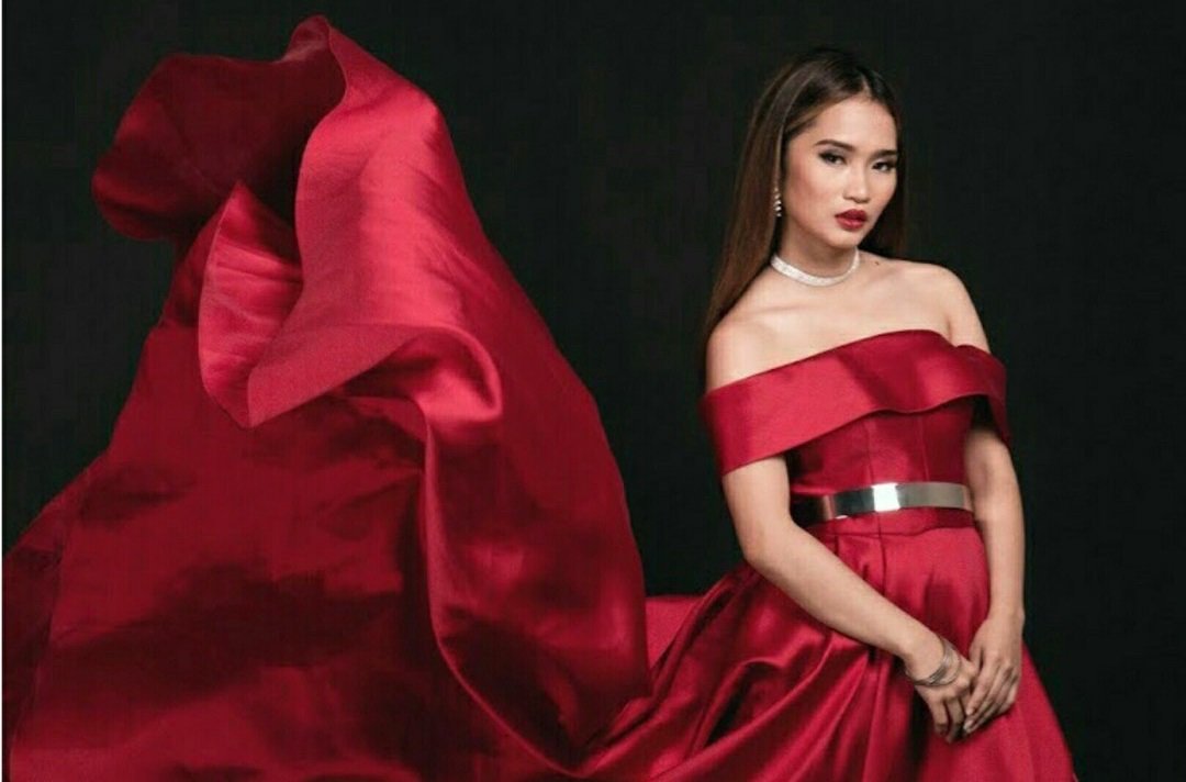ABSCBNpr's tweet photo. Mula sa “Tawag ng Tanghalan” stage ng “It’s Showtime,” iba-ibang bansa naman ang pinabilib ng singer na si Rachel Gabreza matapos siyang tanghaling champion sa isang competition sa London! https://t.co/pMj9ALXzSV https://t.co/RSKRF630dp