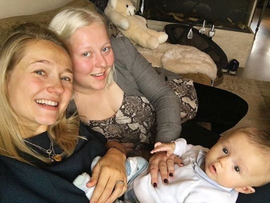 AD Show (@adshownieuws) on Twitter photo Openhartige <a href="/CarolienSpoor/">Carolien Karthaus</a> maakt indruk met verhaal over haar zusje, die de ziekte van Huntington heeft ad.nl/show/carolien-… Openhartige <a href="/CarolienSpoor/">Carolien Karthaus</a> maakt indruk met verhaal over haar zusje, die de ziekte van Huntington heeft ad.nl/show/carolien-…